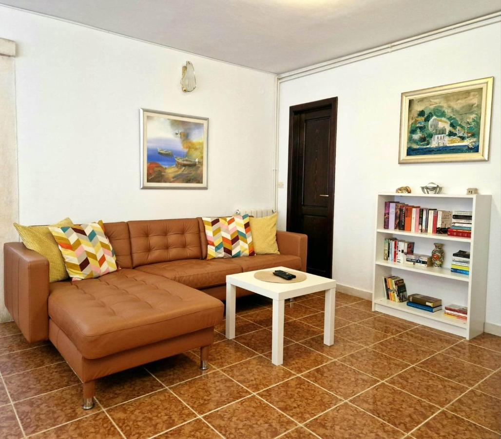 Apartments Barbaresko Lumbarda Exterior foto