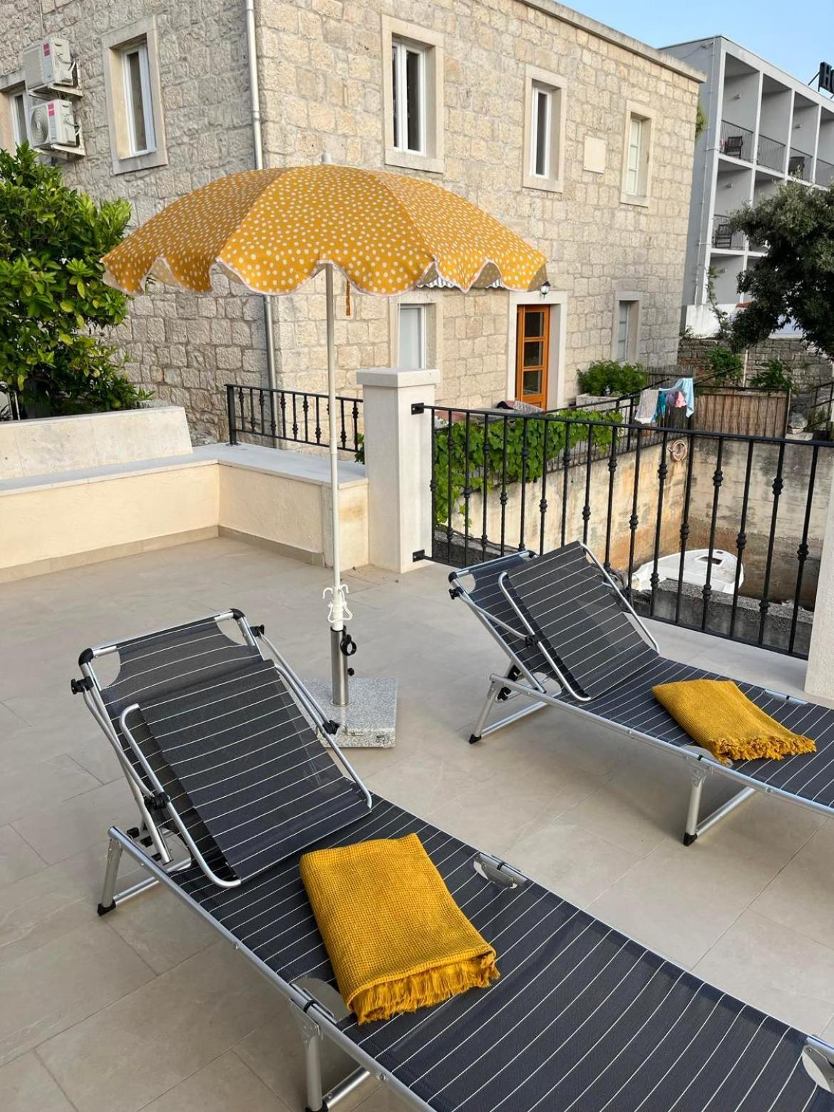 Apartments Barbaresko Lumbarda Exterior foto